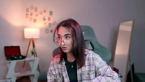 Snapshot of yourfitoviolett chatting on September 19, 2025, 1:23 pm violett online show from September 19, 2025, 1:23 pm