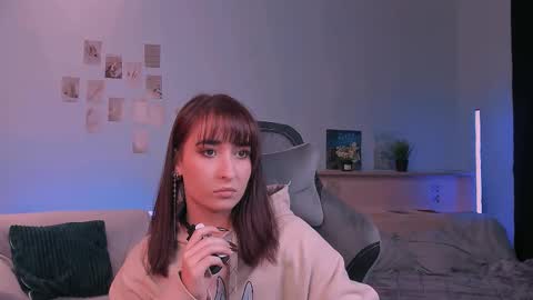 Snapshot of yourfitoviolett chatting on October 3, 2025, 6:49 pm violett online show from October 3, 2025, 6:49 pm