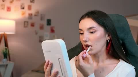 Chloe online show from October 14, 2025, 9:37 pm