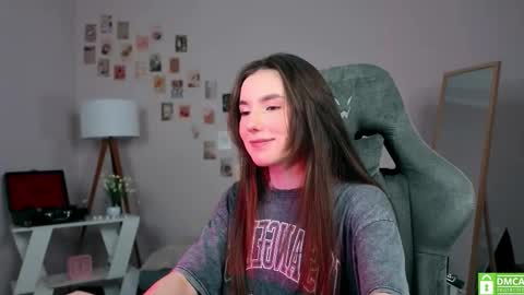 Chloe online show from October 31, 2025, 4:13 am