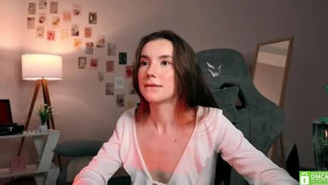 Chloe online show from November 8, 2025, 4:23 am