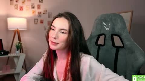 Chloe online show from November 11, 2025, 4:45 am