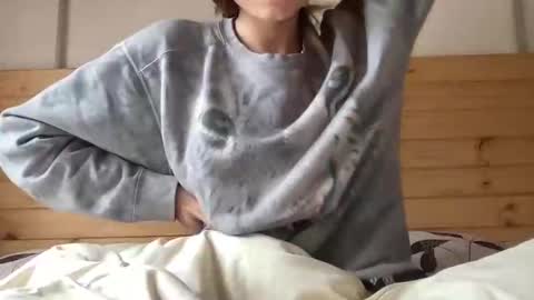 yourgirlaurora online show from April 4, 2026, 2:47 pm