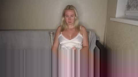 Iamyourdream online show from October 4, 2025, 9:35 pm