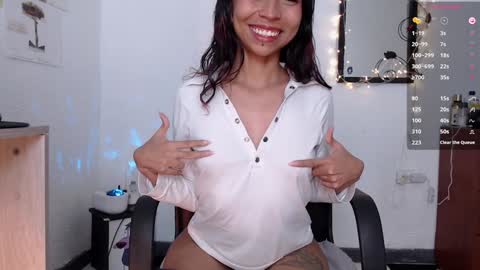 Snapshot of yourlittle_cherry chatting on January 28, 2025, 9:29 pm Cherry online show from January 28, 2025, 9:29 pm