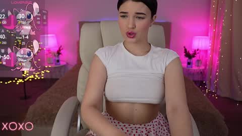 Snapshot of yourlolabunny chatting on January 23, 2025, 4:19 am L O L A online show from January 23, 2025, 4:19 am