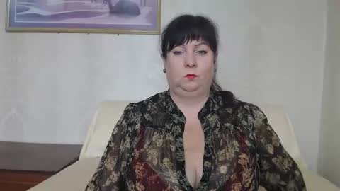 Snapshot of yourmilf4love chatting on October 18, 2025, 12:28 pm lANA online show from October 18, 2025, 12:28 pm