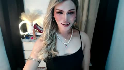 TIFFANY SUCKING QUEEN online show from June 24, 2026, 7:13 pm