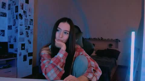 Eva online show from October 12, 2025, 7:46 pm