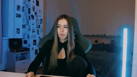 Eva online show from November 10, 2025, 7:13 pm