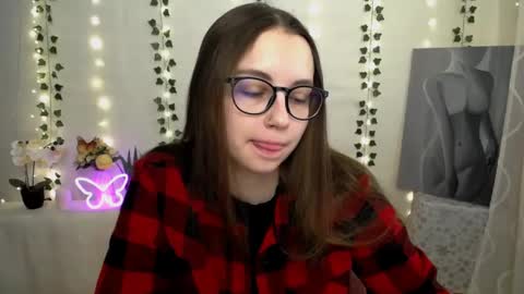 Snapshot of yours_piece_of_happiness_ chatting on February 10, 2025, 6:53 am Happy online show from February 10, 2025, 6:53 am