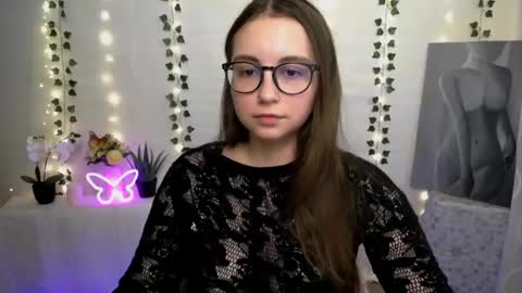 Snapshot of yours_piece_of_happiness_ chatting on March 10, 2025, 12:26 pm Happy online show from March 10, 2025, 12:26 pm