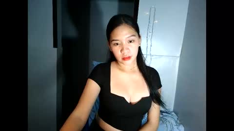 yoursexy_reb online show from December 2, 2025, 4:02 pm