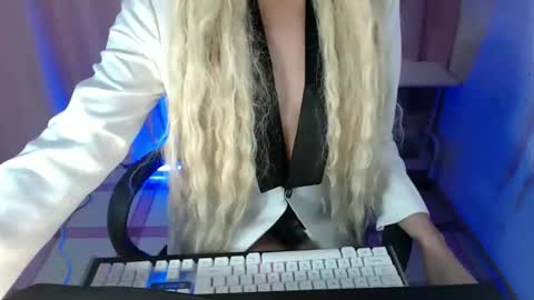Snapshot of yoursweet_sandra chatting on October 8, 2025, 5:21 pm MYSTERIOUS QUEEN online show from October 8, 2025, 5:21 pm