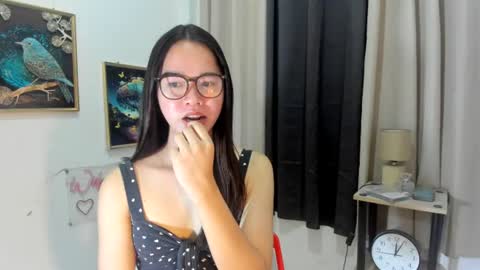 yourtinybunny online show from July 9, 2026, 10:41 am