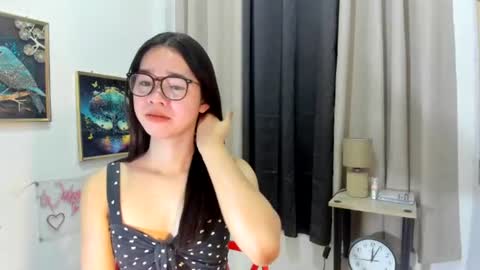 yourtinybunny online show from July 17, 2026, 9:49 am