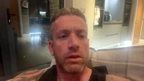 Snapshot of youwantus69 chatting on October 21, 2025, 4:57 am You want us 69 online show from October 21, 2025, 4:57 am