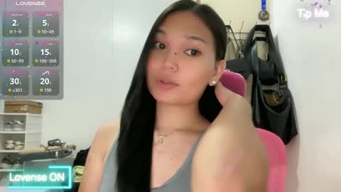 yrdrmgrl_jennie26 online show from April 29, 2026, 7:20 pm