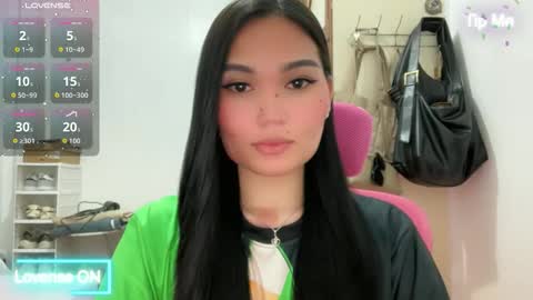 yrdrmgrl_jennie26 online show from May 4, 2026, 8:38 pm