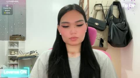 yrdrmgrl_jennie26 online show from May 6, 2026, 9:09 pm