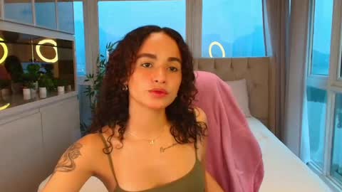 Ysenne online show from May 26, 2026, 11:06 am