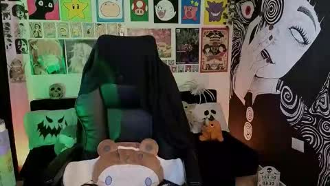    rawr   Anne Independent model      online show from October 17, 2025, 7:05 pm