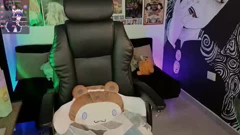    rawr   Anne Independent model      online show from November 28, 2025, 6:21 pm