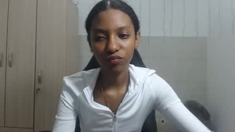 Snapshot of yukari_pr chatting on October 7, 2025, 1:58 am YUKARI online show from October 7, 2025, 1:58 am