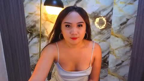 yulia_lipps online show from May 18, 2026, 2:23 pm
