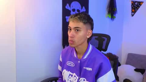 yulian_vasquez online show from October 14, 2025, 12:17 pm