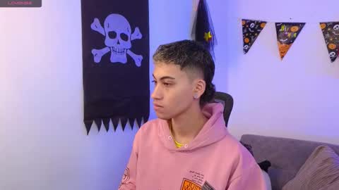 yulian_vasquez online show from October 17, 2025, 12:19 pm