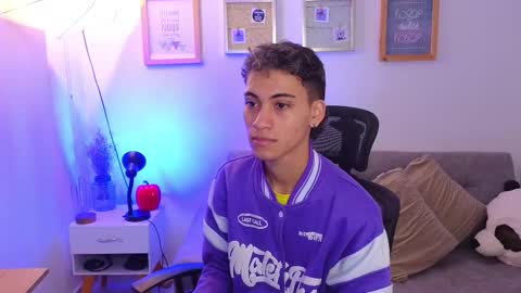 yulian_vasquez online show from November 7, 2025, 12:16 pm