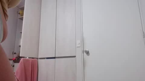 yuliana_25 online show from April 4, 2026, 11:02 pm