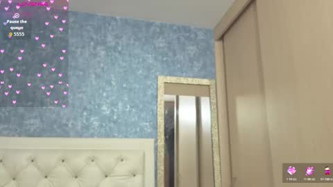 Snapshot of yulissa_girls chatting on October 25, 2025, 11:51 am yulissa_girls online show from October 25, 2025, 11:51 am