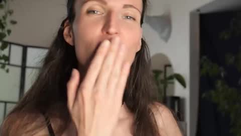 Snapshot of yulladao chatting on October 12, 2025, 5:12 pm yulla dao online show from October 12, 2025, 5:12 pm