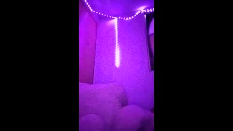 yulx_pops online show from May 30, 2026, 5:37 am