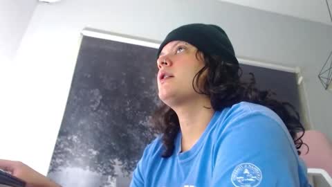 Snowflake online show from December 4, 2025, 1:53 pm