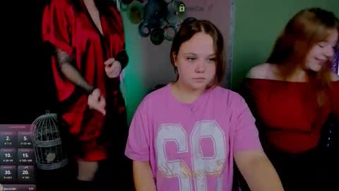 yume_sakura_ online show from October 8, 2025, 8:17 pm