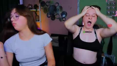 yume_sakura_ online show from October 17, 2025, 8:06 am