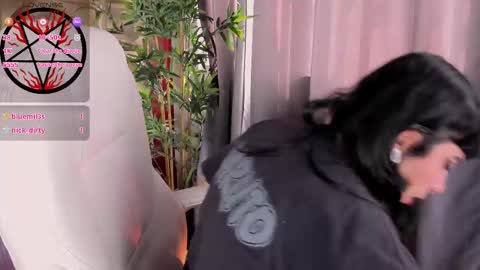 YUMEKO  online show from October 18, 2025, 2:51 pm