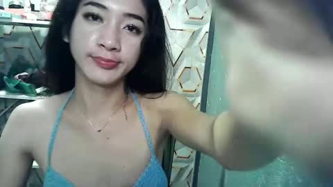 yumi_18 online show from December 1, 2025, 9:31 pm
