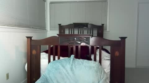 yumiandwolf online show from December 3, 2025, 3:14 am