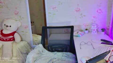 Polly online show from October 12, 2025, 12:26 pm