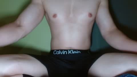 Snapshot of yummmyasiantwink chatting on July 19, 2026, 7:06 pm YummyAsianTwink online show from July 19, 2026, 7:06 pm