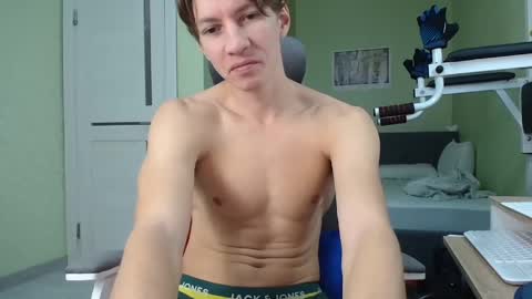 Snapshot of yummyalexxx chatting on January 17, 2025, 8:55 pm Alex online show from January 17, 2025, 8:55 pm