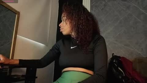 Snapshot of yummyduo chatting on October 17, 2025, 11:57 am Yummyduo online show from October 17, 2025, 11:57 am