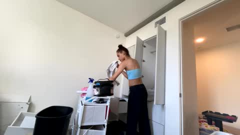 Snapshot of yungfemslut chatting on October 2, 2025, 10:17 pm BbyTSSLut online show from October 2, 2025, 10:17 pm