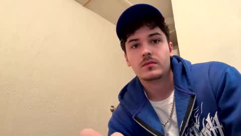 yungstudbev online show from October 6, 2025, 5:54 pm