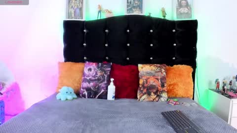 yuong soo online show from October 7, 2025, 3:04 am