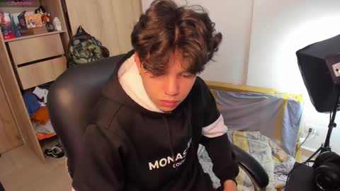 yurii_moody online show from October 8, 2025, 6:38 pm